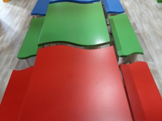 Lot de 4 tables et 6 bancs pour enfants