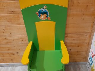 Chaise « trône d’anniversaire » vert et jaune pour enfant
