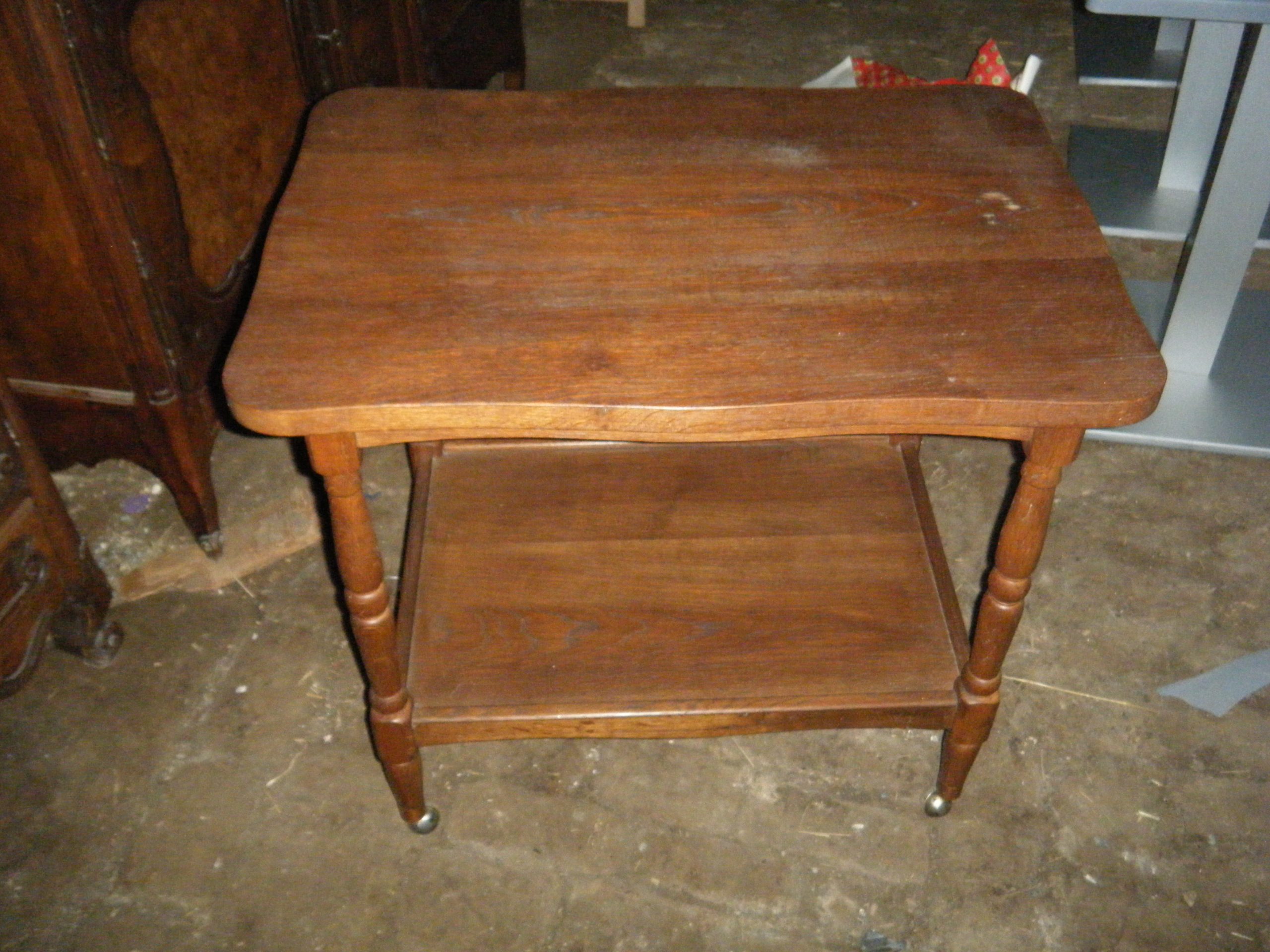 Petite table à roulettes 2 niveaux